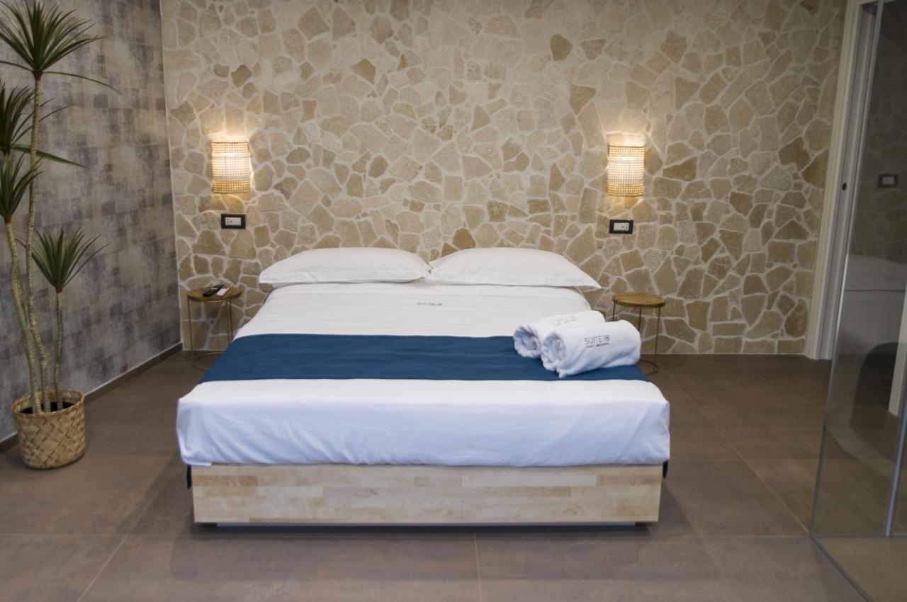 Suite 18 Luxury Apartments Бари Экстерьер фото