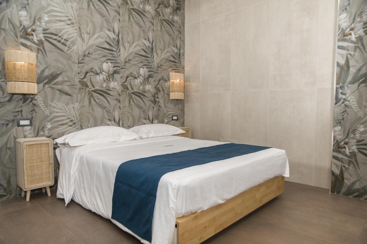 Suite 18 Luxury Apartments Бари Экстерьер фото