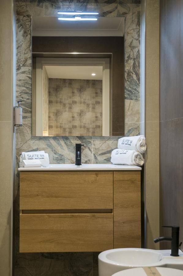 Suite 18 Luxury Apartments Бари Экстерьер фото