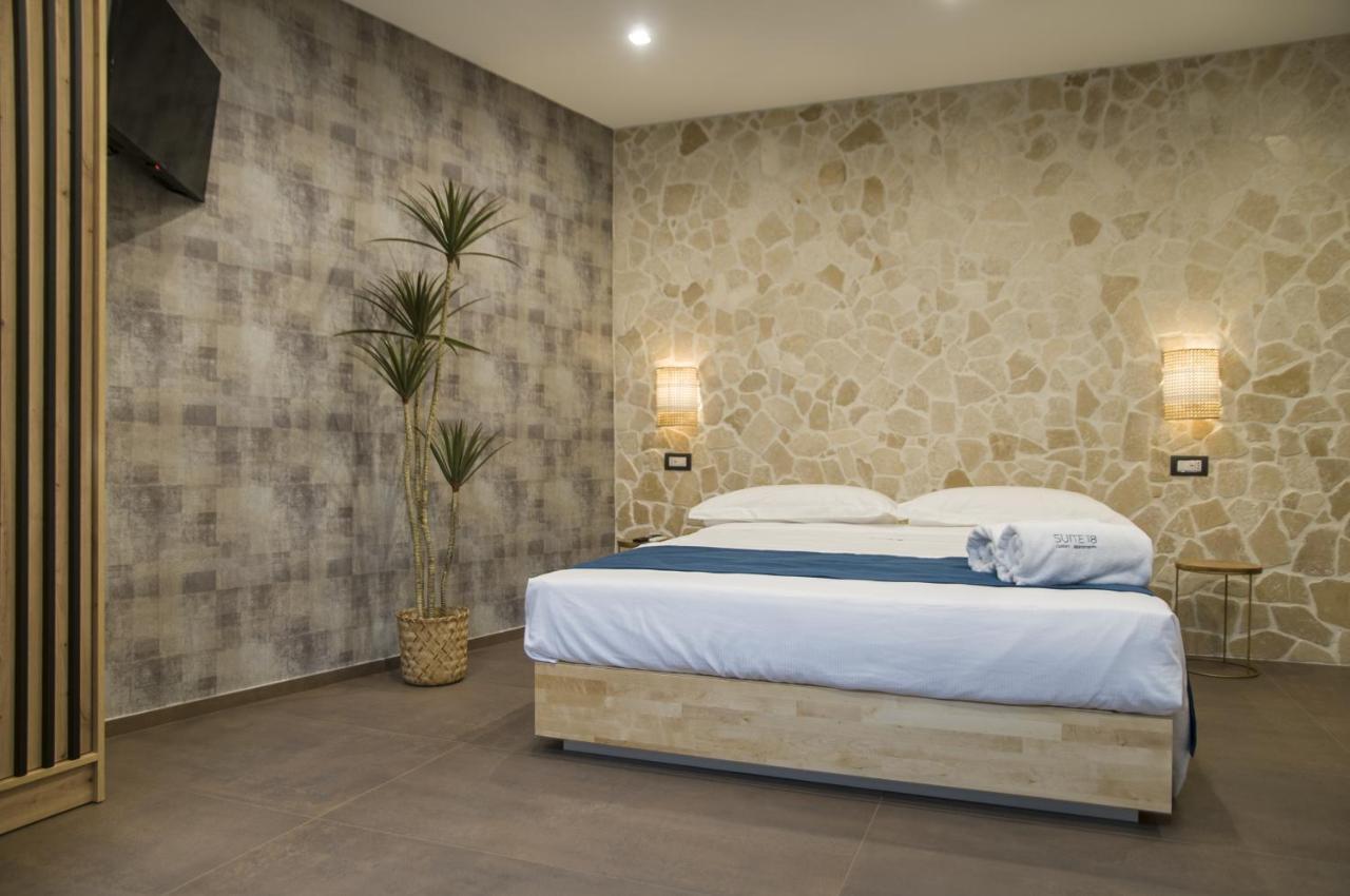 Suite 18 Luxury Apartments Бари Экстерьер фото