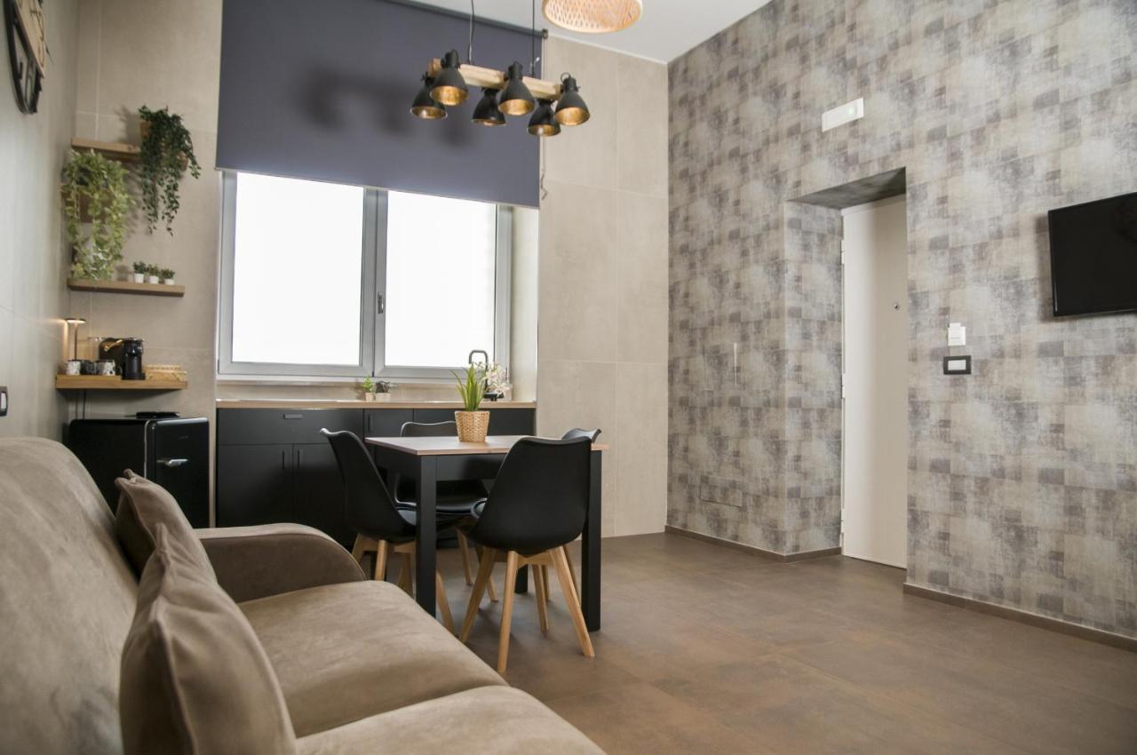 Suite 18 Luxury Apartments Бари Экстерьер фото