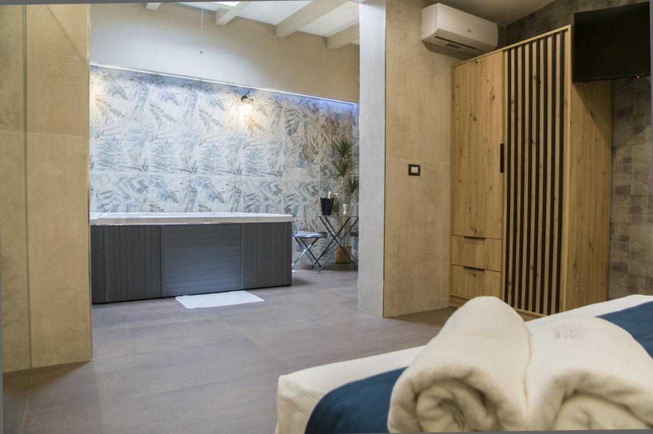 Suite 18 Luxury Apartments Бари Экстерьер фото