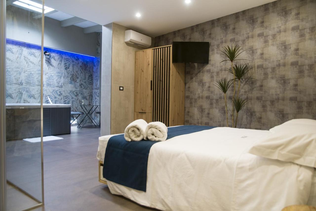 Suite 18 Luxury Apartments Бари Экстерьер фото