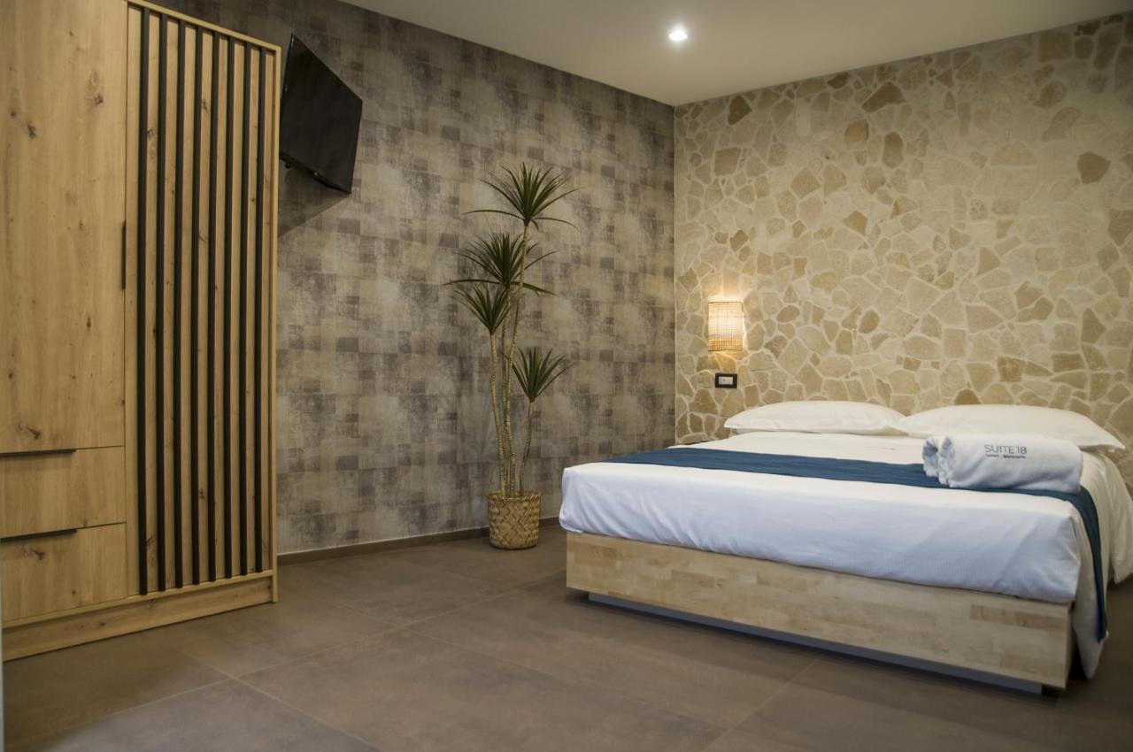 Suite 18 Luxury Apartments Бари Экстерьер фото
