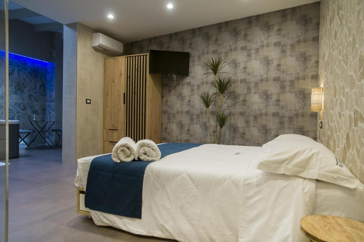 Suite 18 Luxury Apartments Бари Экстерьер фото