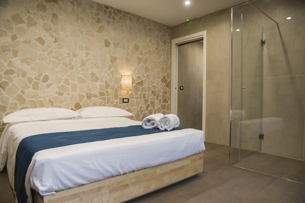 Suite 18 Luxury Apartments Бари Экстерьер фото