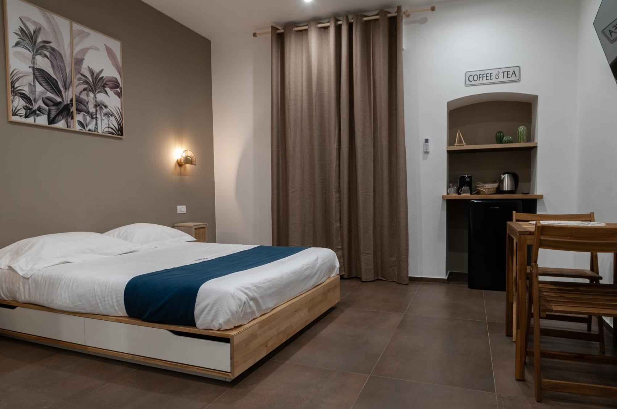 Suite 18 Luxury Apartments Бари Экстерьер фото