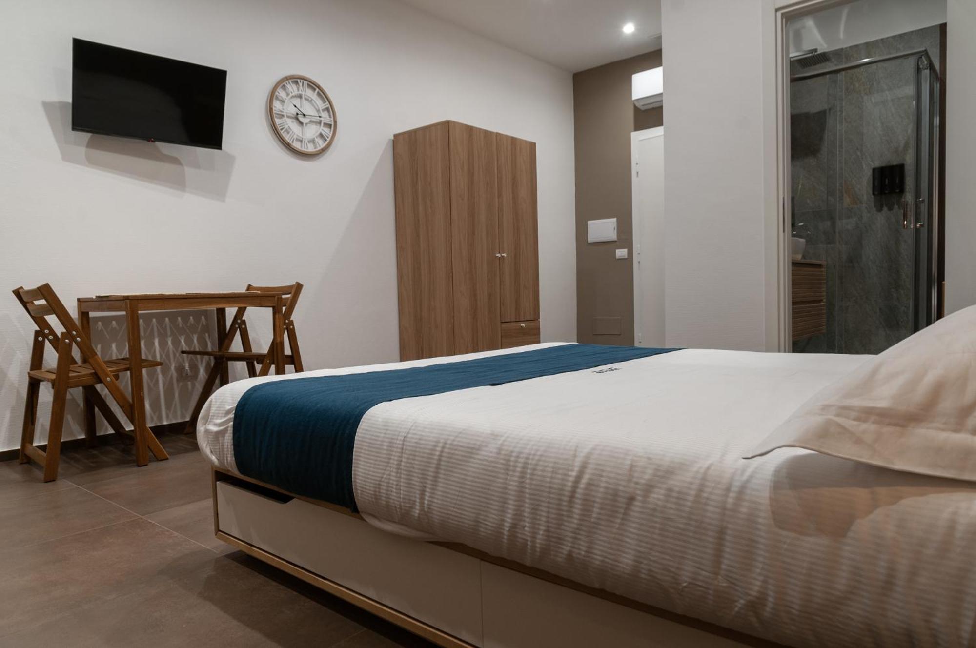 Suite 18 Luxury Apartments Бари Экстерьер фото