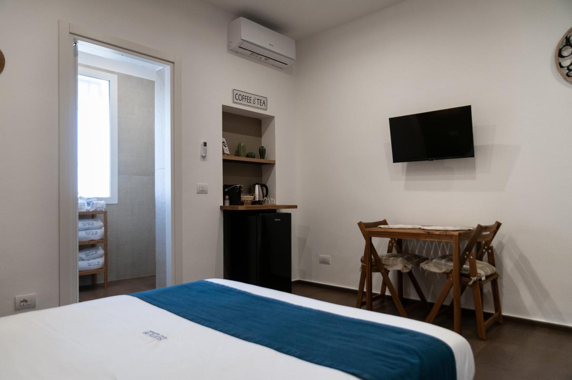 Suite 18 Luxury Apartments Бари Экстерьер фото