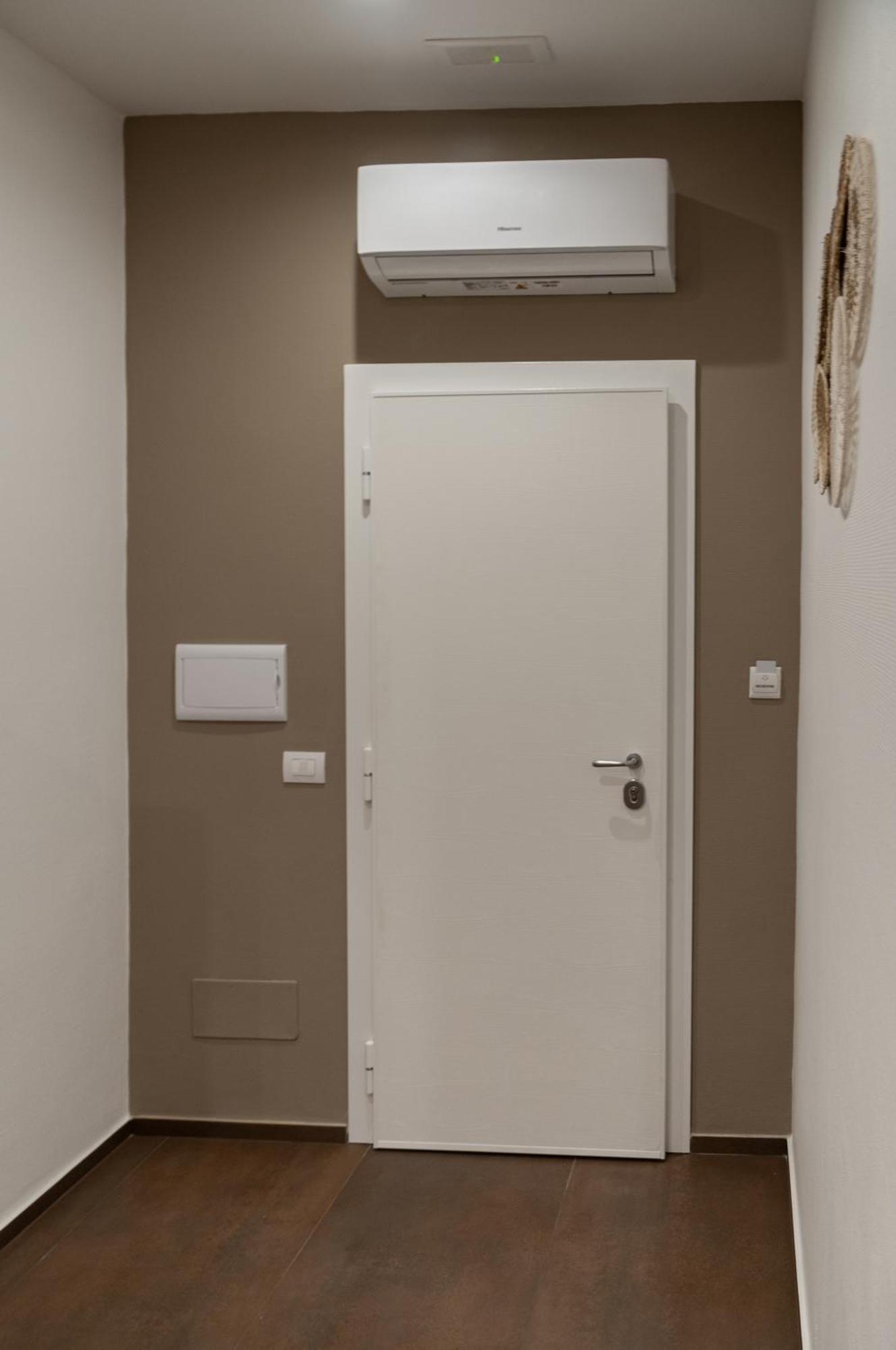 Suite 18 Luxury Apartments Бари Экстерьер фото