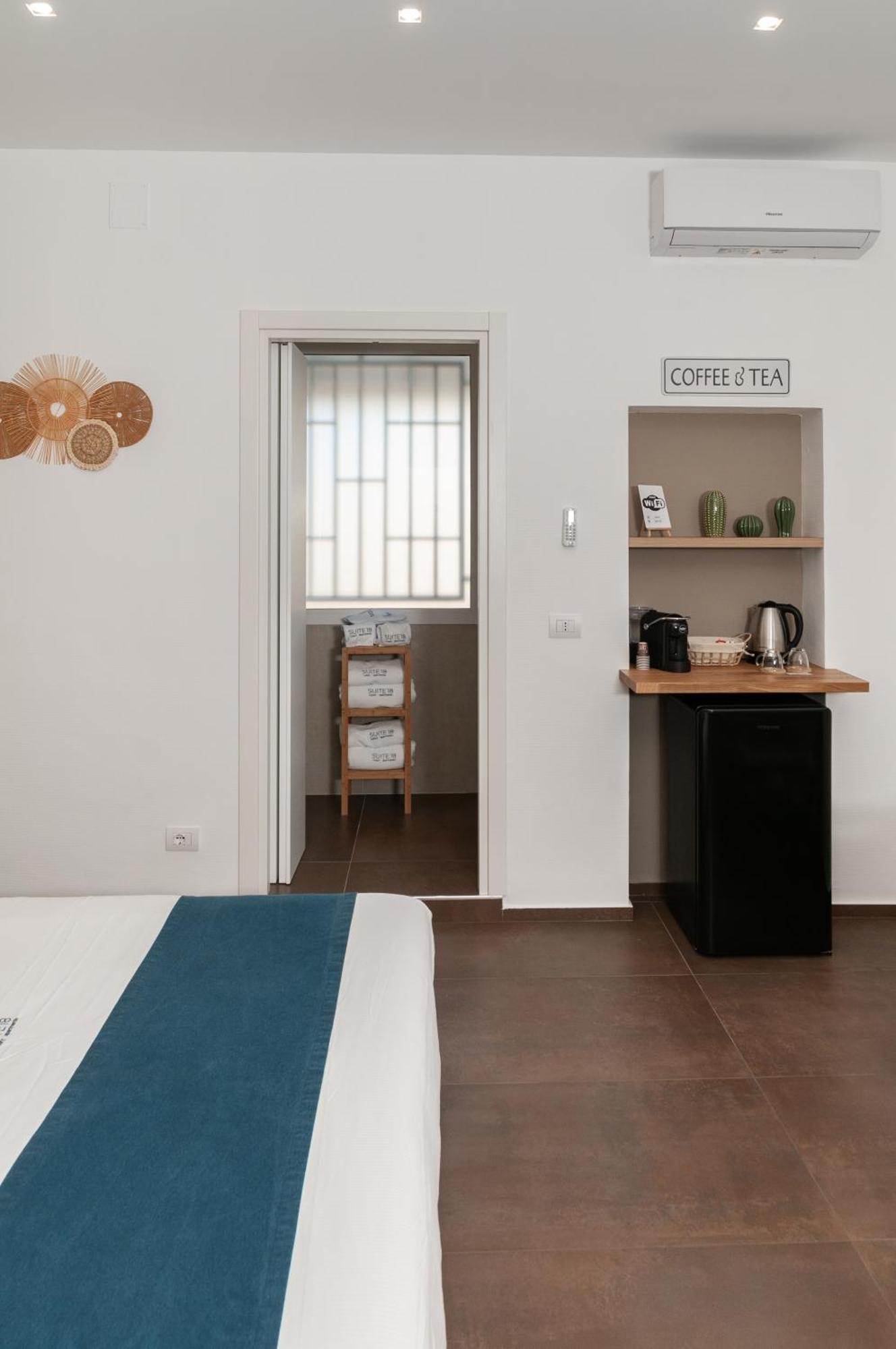 Suite 18 Luxury Apartments Бари Экстерьер фото