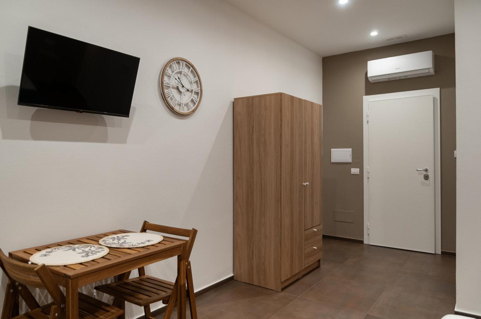 Suite 18 Luxury Apartments Бари Экстерьер фото