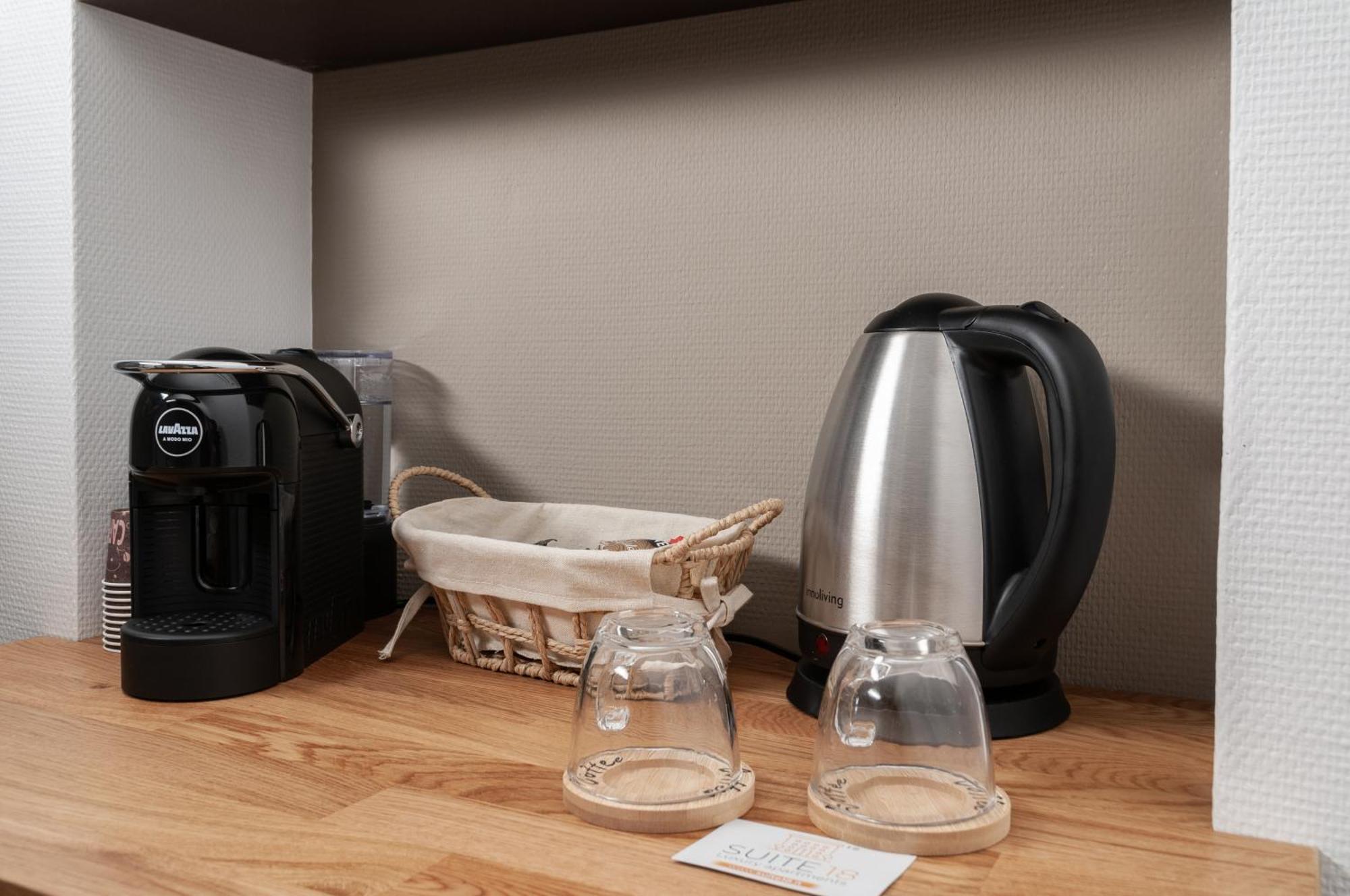 Suite 18 Luxury Apartments Бари Экстерьер фото