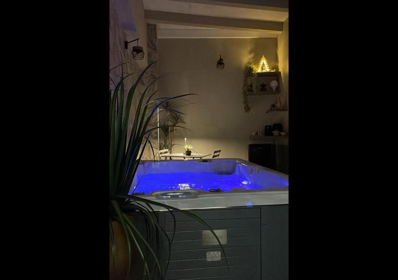 Suite 18 Luxury Apartments Бари Экстерьер фото