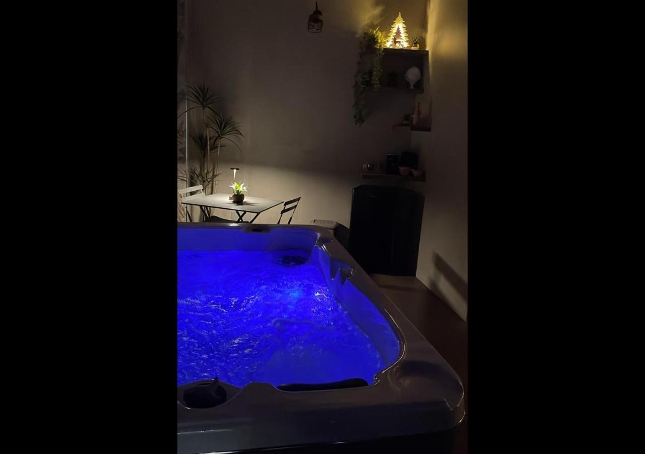 Suite 18 Luxury Apartments Бари Экстерьер фото